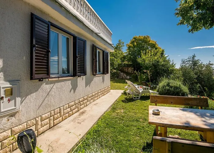 1 Bedroom In Apartment