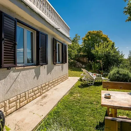 1 Bedroom In Apartment