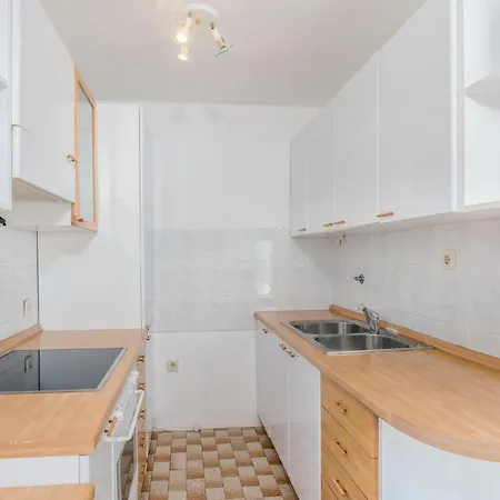 1 Bedroom In Apartment