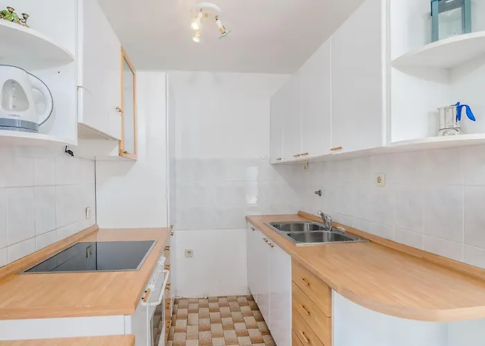 1 Bedroom In Apartment
